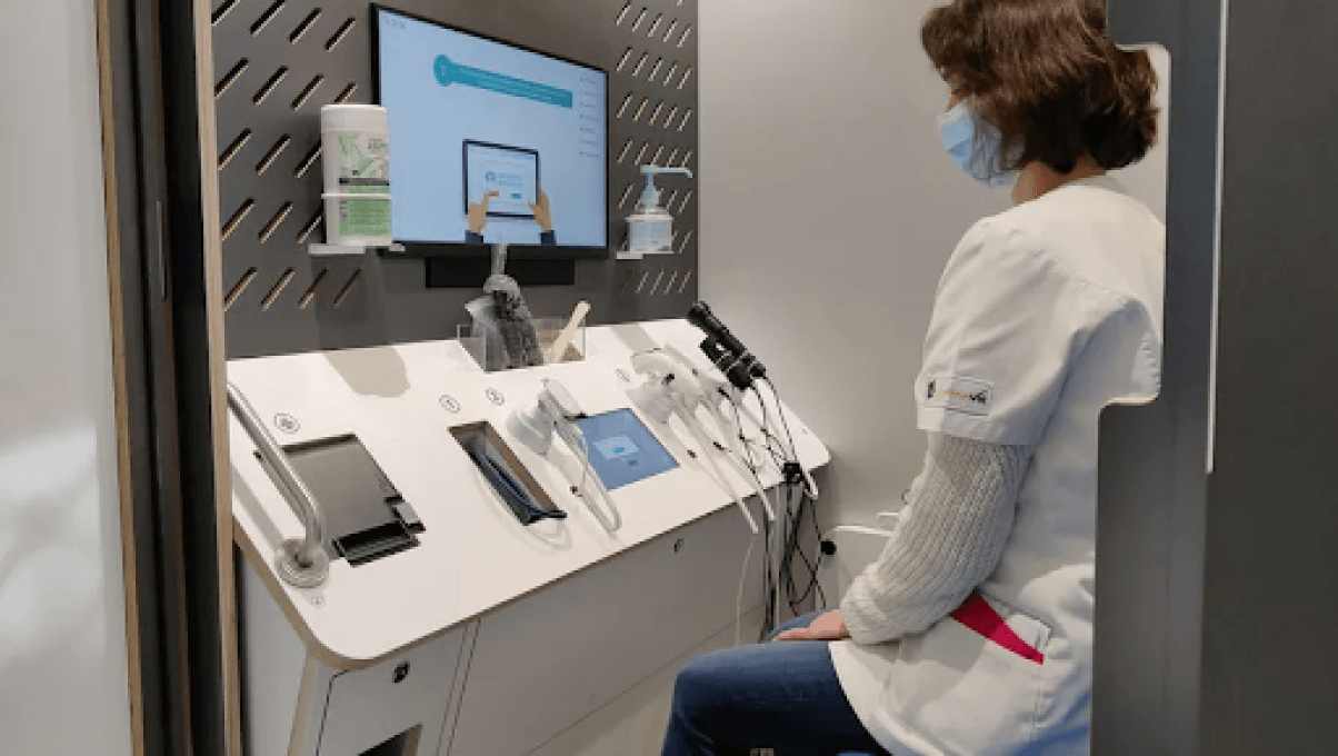 Patiente qui réalise une téléconsultation avec un médecin généraliste